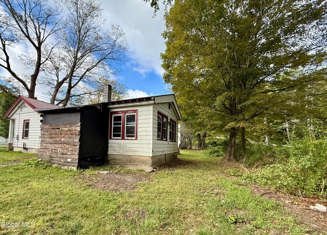 738 Old State Road, Johnstown, NY 12095