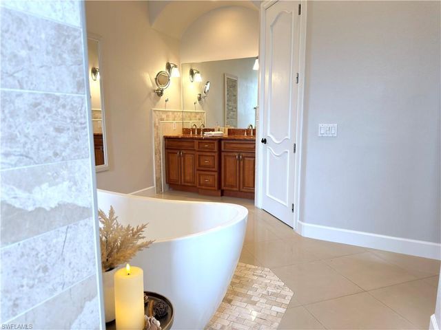491 16th AVE NW, Naples, FL 34120