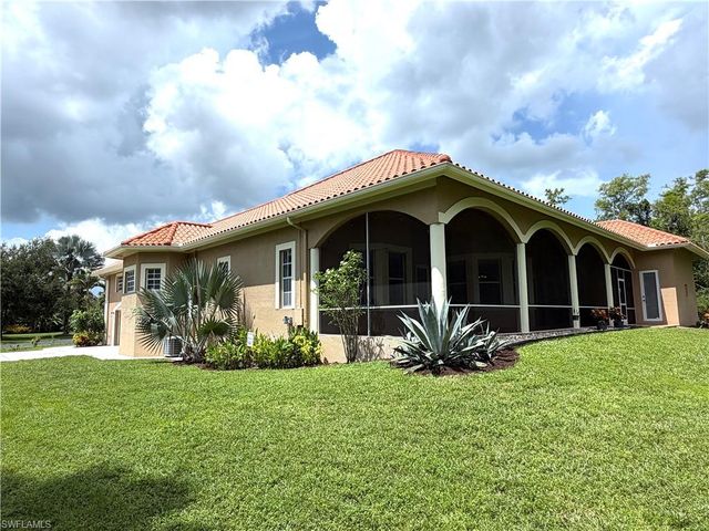 491 16th AVE NW, Naples, FL 34120
