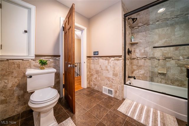 5630 Onaway Oval, Parma, OH 44130