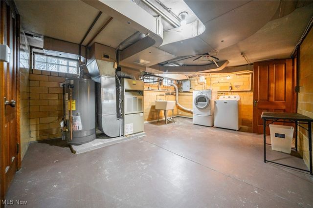 5630 Onaway Oval, Parma, OH 44130