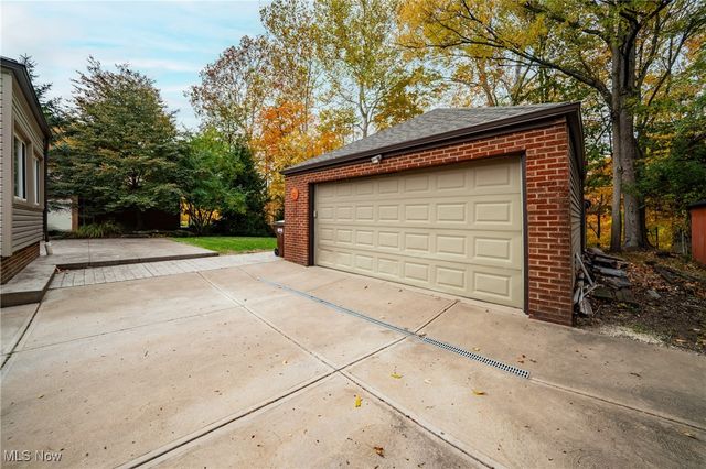 5630 Onaway Oval, Parma, OH 44130