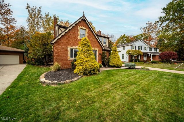 5630 Onaway Oval, Parma, OH 44130