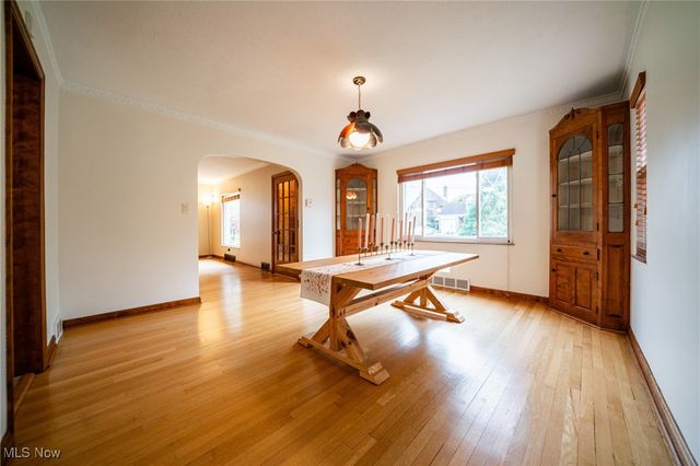 5630 Onaway Oval, Parma, OH 44130