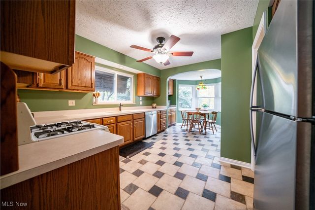 5630 Onaway Oval, Parma, OH 44130