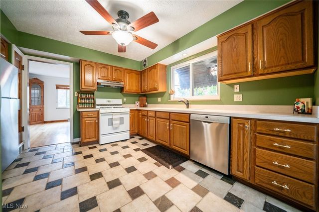 5630 Onaway Oval, Parma, OH 44130