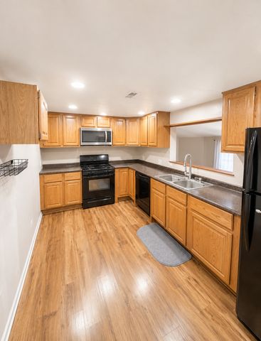 8728 S ROCKWELL Avenue, Evergreen Park, IL 60805