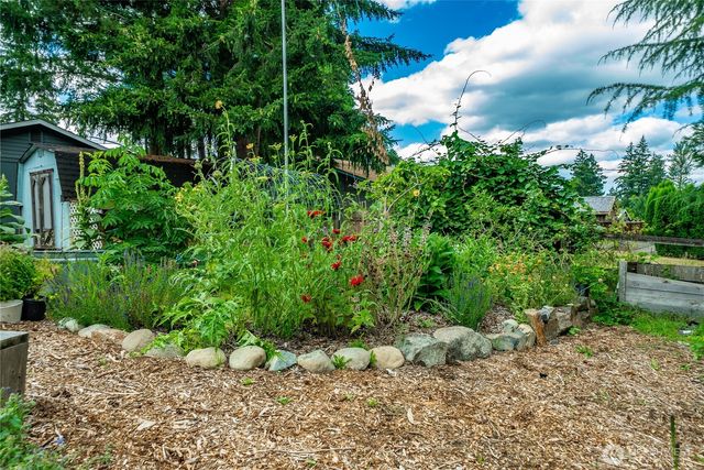 7815 W. Tapps Hwy E, Bonney Lake, WA 98391