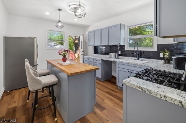 48 Laurel Ave, East Orange City, NJ 07017