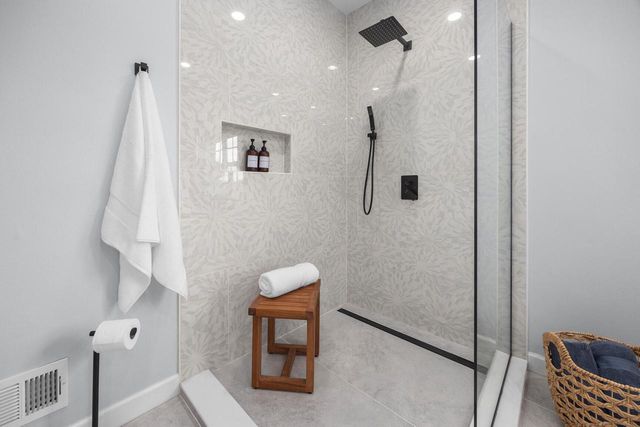 W192N5690 Spencers PASS, Menomonee Falls, WI 53051
