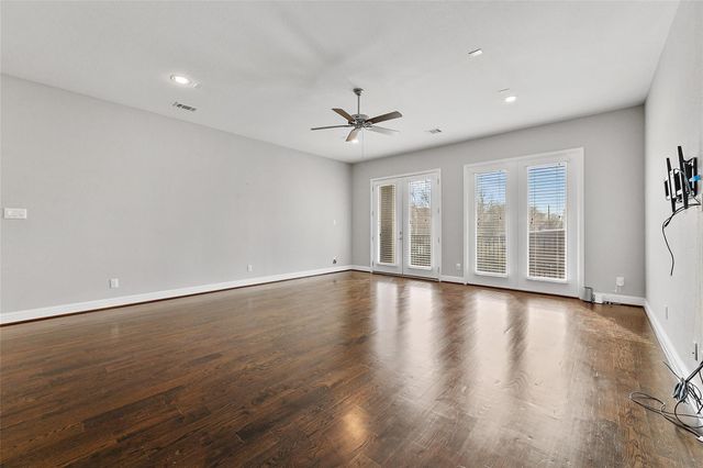 1221 W 19th Street B, Houston, TX 77008