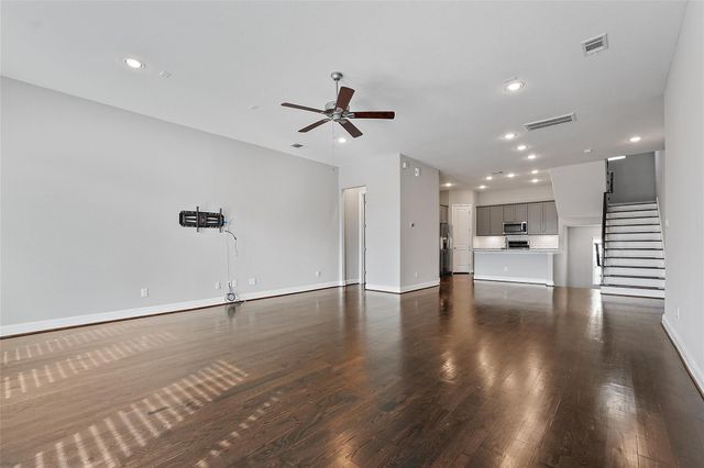 1221 W 19th Street B, Houston, TX 77008