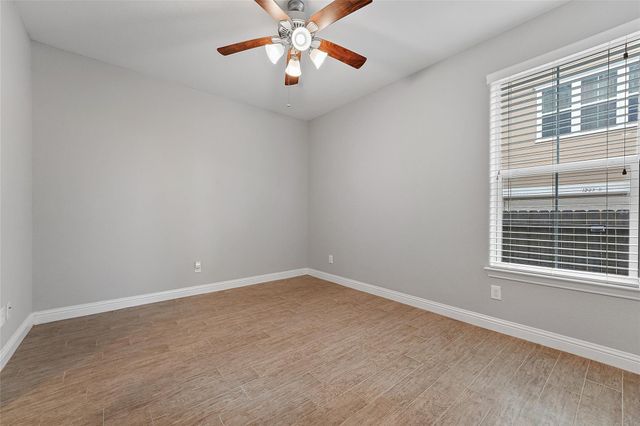 1221 W 19th Street B, Houston, TX 77008
