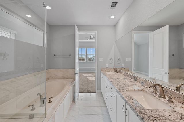 1221 W 19th Street B, Houston, TX 77008