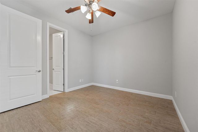 1221 W 19th Street B, Houston, TX 77008