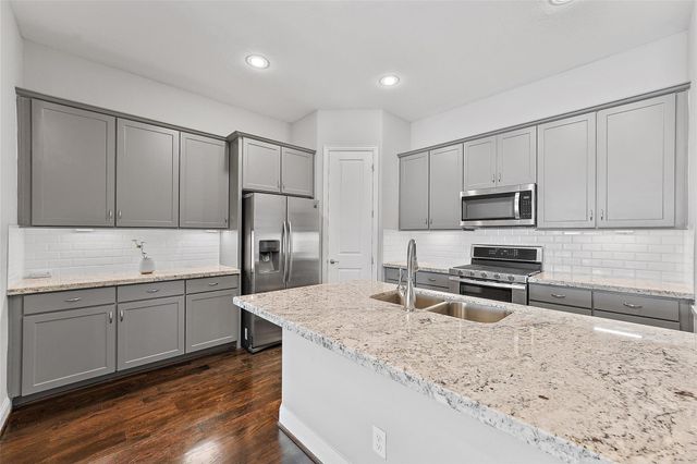 1221 W 19th Street B, Houston, TX 77008