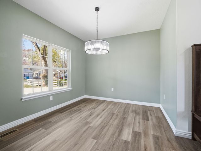 1436 S Pickwick Avenue, Springfield, MO 65804