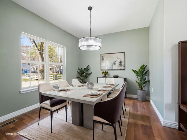 1436 S Pickwick Avenue, Springfield, MO 65804