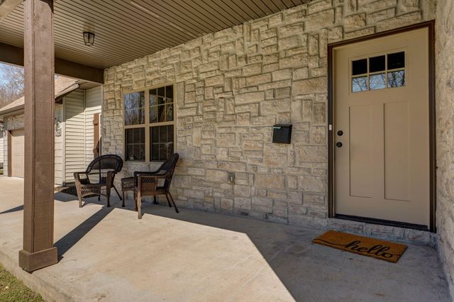 1436 S Pickwick Avenue, Springfield, MO 65804