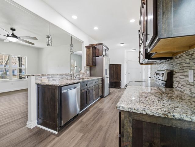 1436 S Pickwick Avenue, Springfield, MO 65804