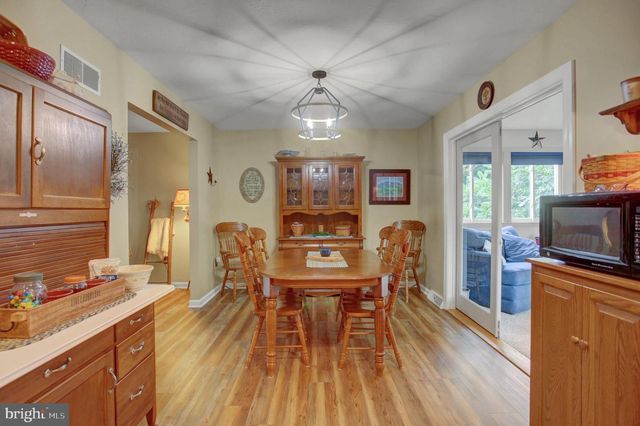 1858 FALCON LN, Chambersburg, PA 17202