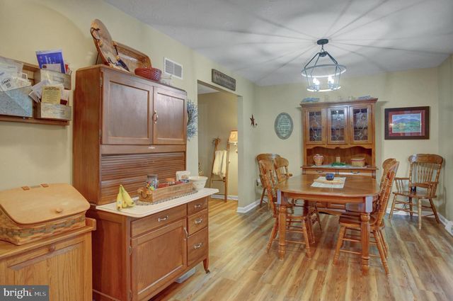 1858 FALCON LN, Chambersburg, PA 17202