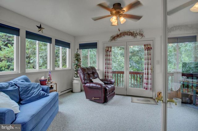 1858 FALCON LN, Chambersburg, PA 17202