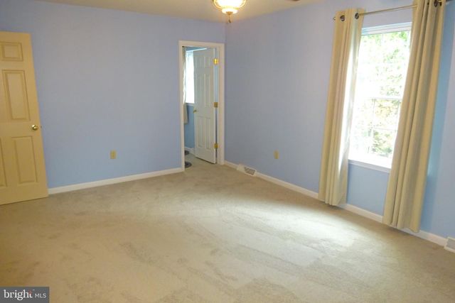1858 FALCON LN, Chambersburg, PA 17202