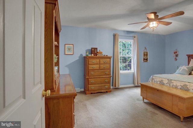 1858 FALCON LN, Chambersburg, PA 17202
