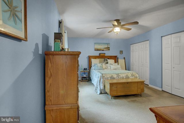 1858 FALCON LN, Chambersburg, PA 17202