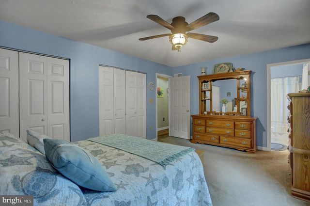 1858 FALCON LN, Chambersburg, PA 17202
