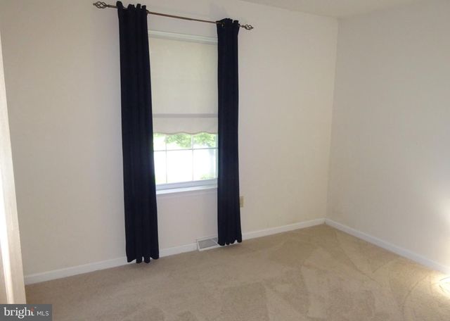 1858 FALCON LN, Chambersburg, PA 17202