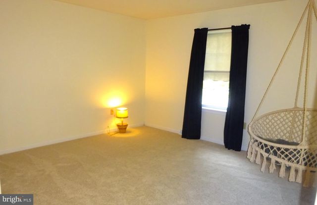 1858 FALCON LN, Chambersburg, PA 17202
