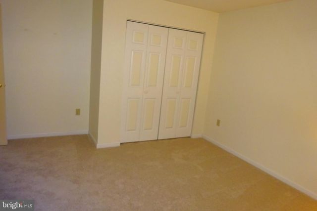 1858 FALCON LN, Chambersburg, PA 17202