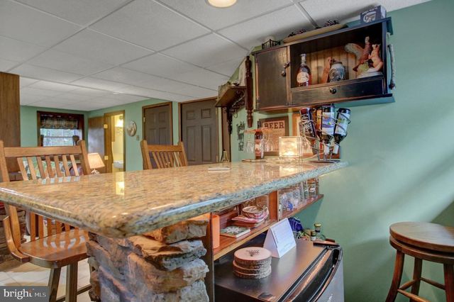 1858 FALCON LN, Chambersburg, PA 17202