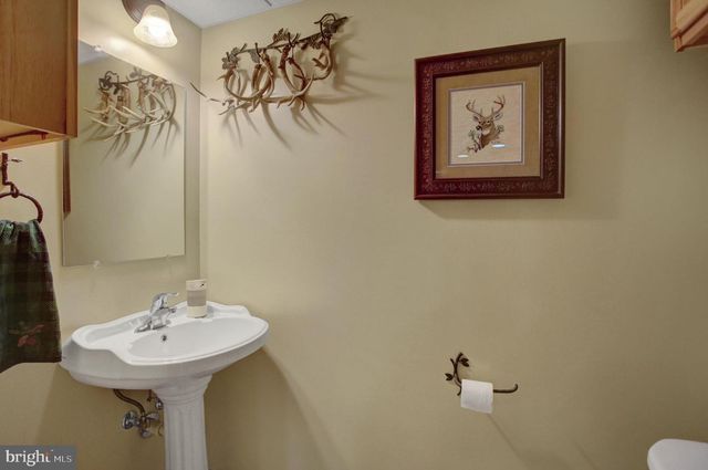 1858 FALCON LN, Chambersburg, PA 17202