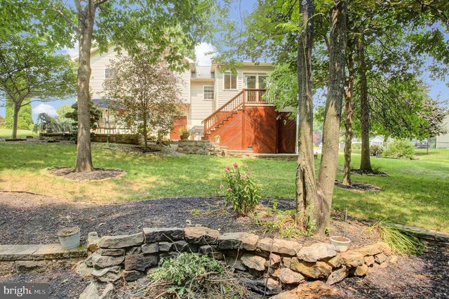 1858 FALCON LN, Chambersburg, PA 17202
