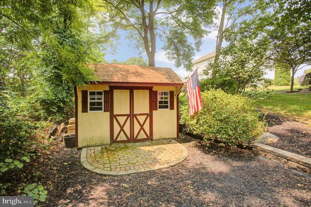 1858 FALCON LN, Chambersburg, PA 17202
