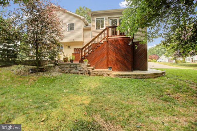 1858 FALCON LN, Chambersburg, PA 17202