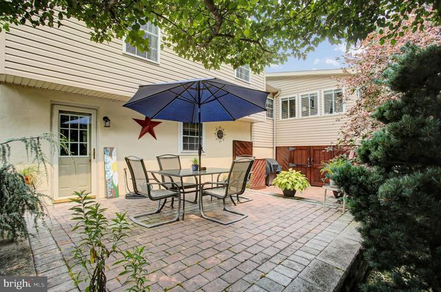1858 FALCON LN, Chambersburg, PA 17202