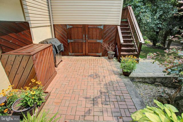 1858 FALCON LN, Chambersburg, PA 17202