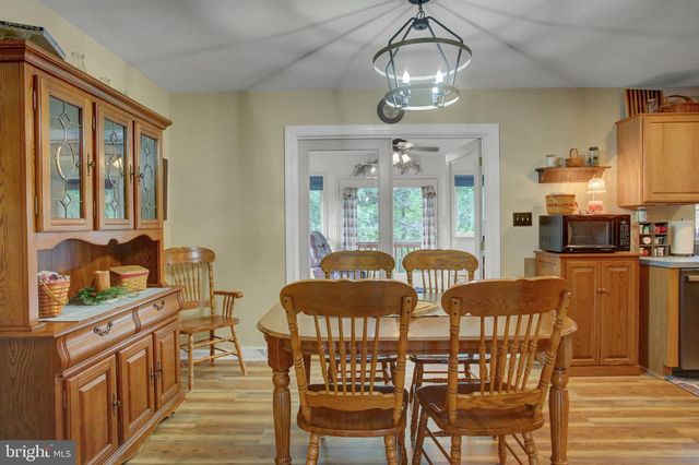 1858 FALCON LN, Chambersburg, PA 17202