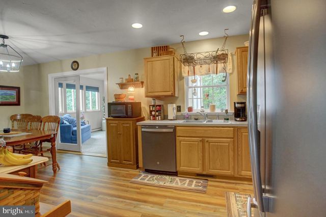 1858 FALCON LN, Chambersburg, PA 17202