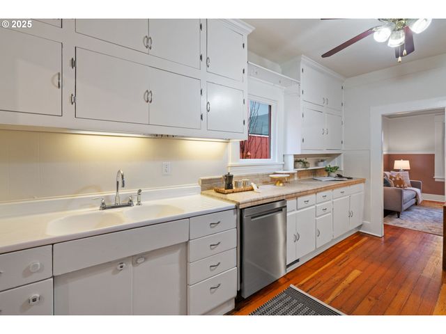 5415 Ne 14TH Pl, Portland, OR 97211