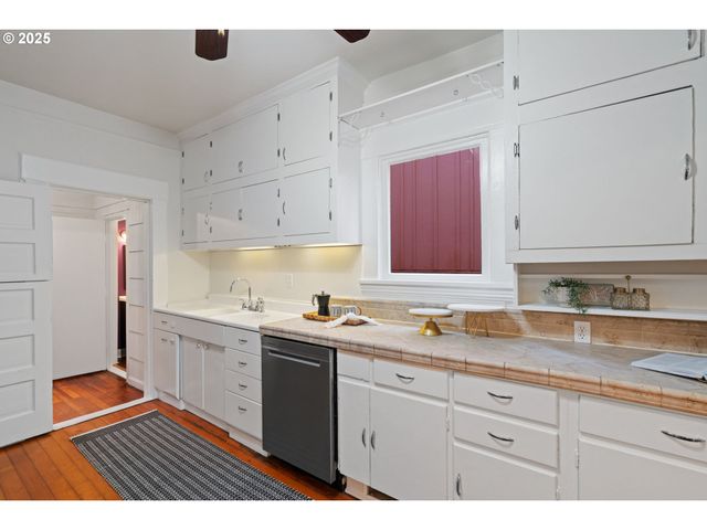 5415 Ne 14TH Pl, Portland, OR 97211