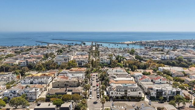 419 Goldenrod Avenue, Corona Del Mar, CA 92625