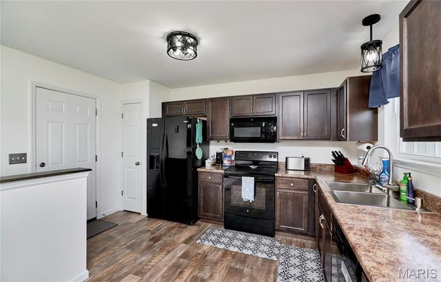 121 Arundel Drive, Troy, MO 63379