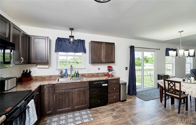 121 Arundel Drive, Troy, MO 63379