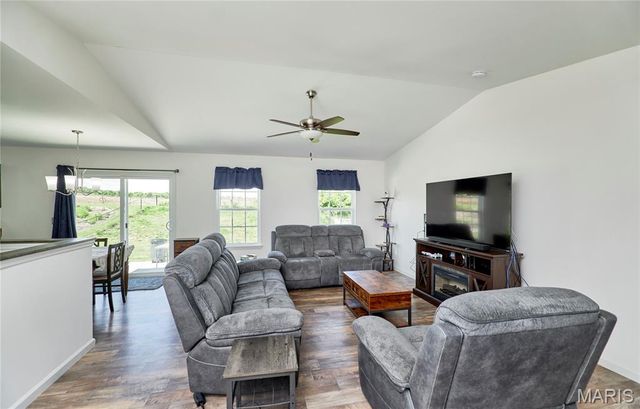 121 Arundel Drive, Troy, MO 63379