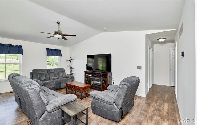 121 Arundel Drive, Troy, MO 63379
